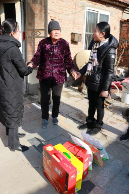寒冬臘月送溫暖，真情幫扶暖人心 ——德才裝飾走訪慰問(wèn)膠州市困難群眾(圖4)