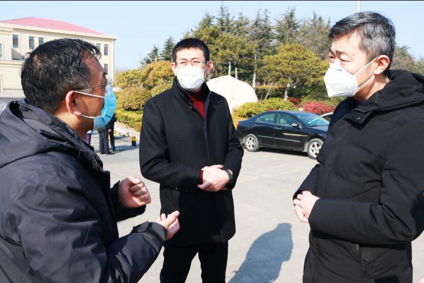 共同戰(zhàn)疫情，慰問顯大愛！嶗山區(qū)建筑業(yè)協(xié)會(huì)會(huì)長袁永林等慰問青島高速疫情防控工作人員(圖1)