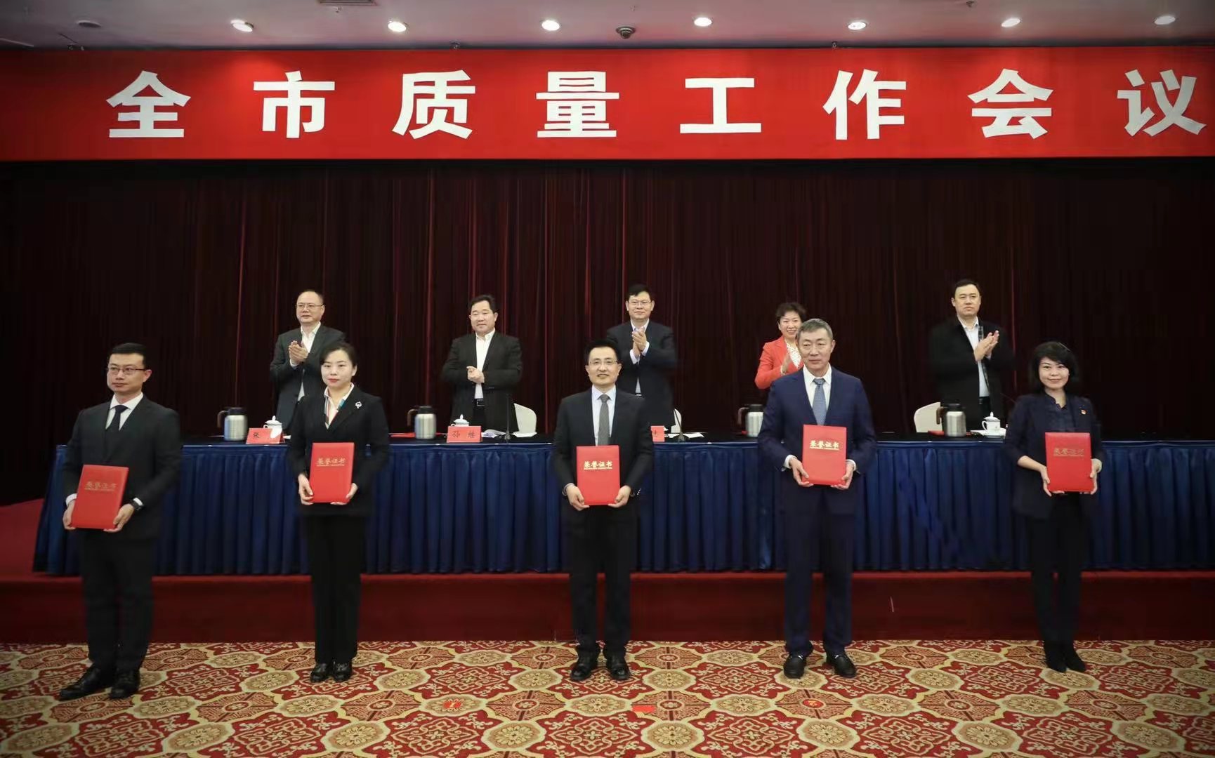 中建聯(lián)合|以質(zhì)量促發(fā)展，以質(zhì)量促轉(zhuǎn)型-第六屆青島市市長(zhǎng)質(zhì)量獎(jiǎng)?lì)C獎(jiǎng)(圖1)