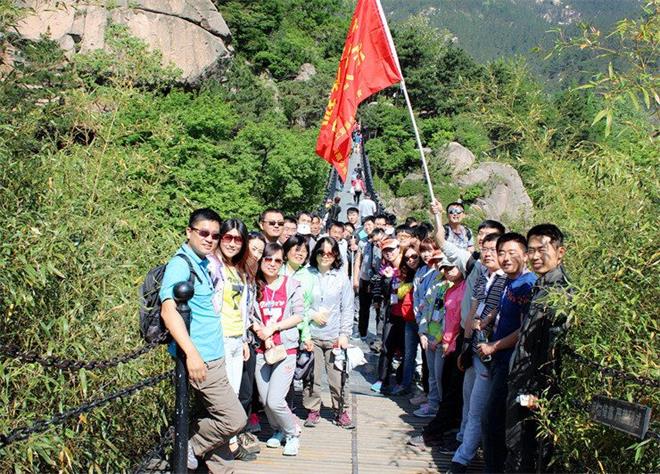 “樹五四旗幟，展青年風(fēng)采”登山活動(dòng)(圖3)