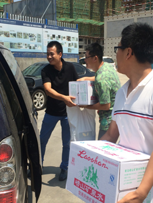 炎炎夏日送清涼，慰問一線勞動者(圖4)