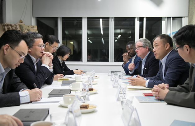 青島市長孟凡利對德才集團英國DC-HD設(shè)計院走訪調(diào)研(圖1) 青島市長孟凡利對德才集團英國DC-HD設(shè)計院走訪調(diào)研(圖1)