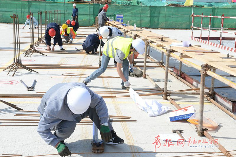比速度拼質(zhì)量！青島農(nóng)民工建筑技能大比拼(圖3)