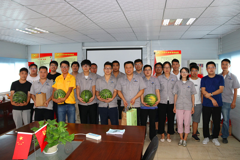 心系基層  情牽一線——中建聯(lián)合開展炎夏送清涼活動(圖4)