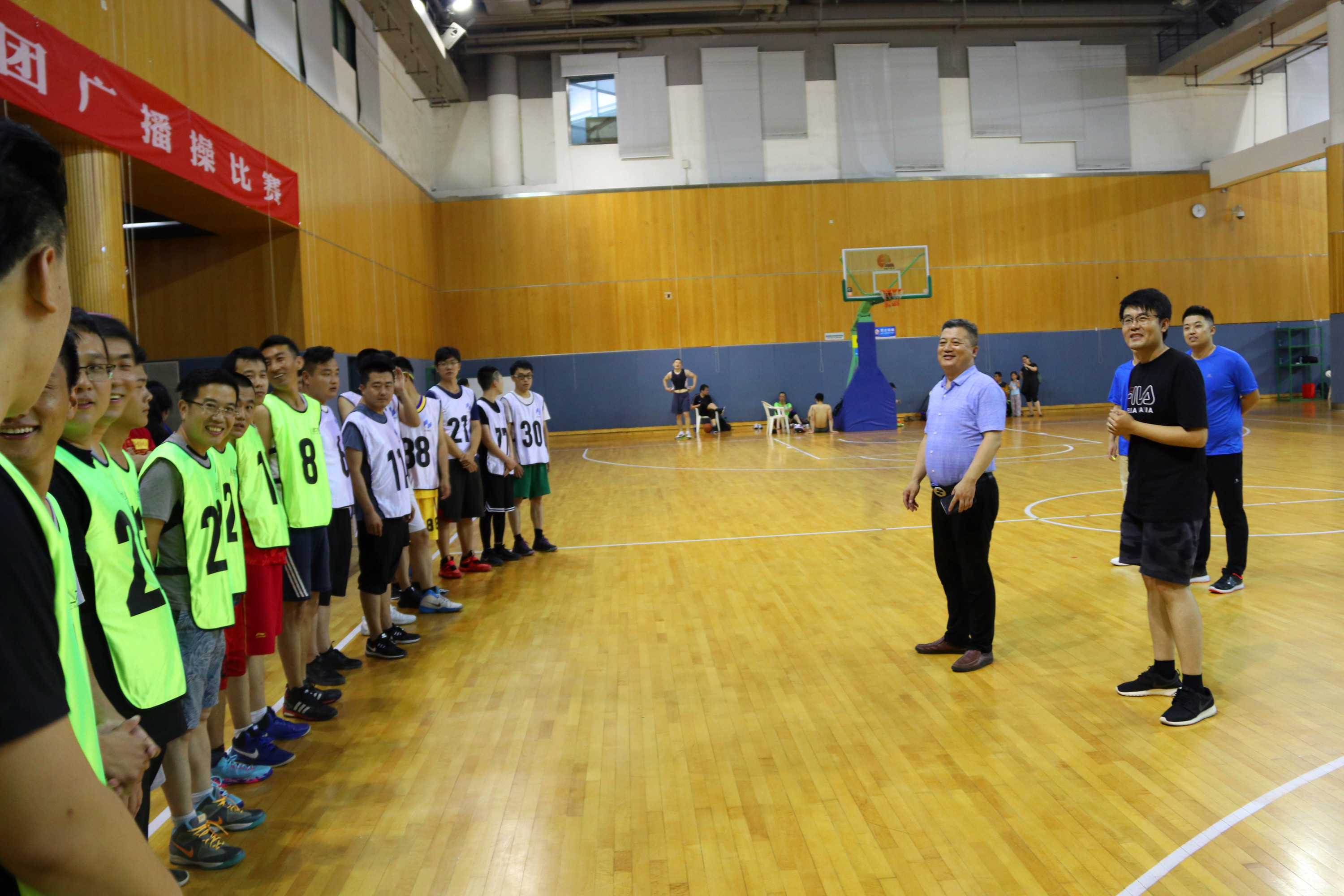 “中建聯(lián)合杯”暨德才集團(tuán)籃球邀請賽火熱來襲(圖1)