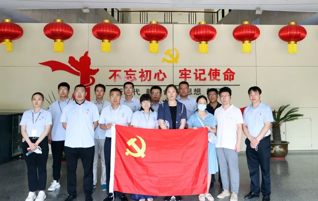 銘記黨史，砥礪前行|支部共建走進青島市博物館(圖1)