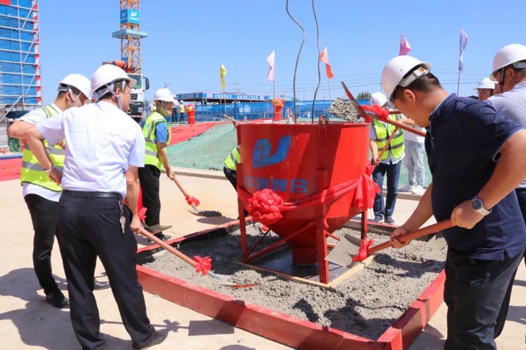 獻禮第38個教師節(jié)，中建聯(lián)合承建的新三屯小學綜合樓正式封頂(圖3)