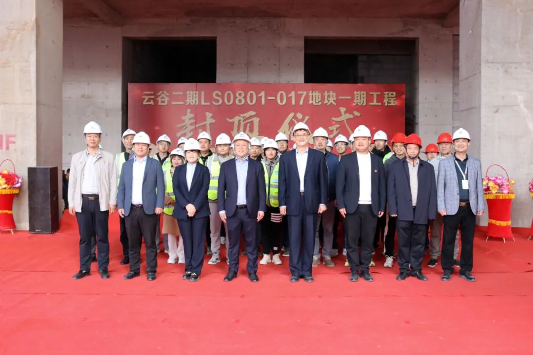 傾心匠筑，未來(lái)可期|德才創(chuàng)新中心辦公樓喜封金頂(圖1)