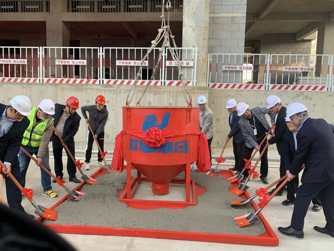 傾心匠筑，未來(lái)可期|德才創(chuàng)新中心辦公樓喜封金頂(圖3)