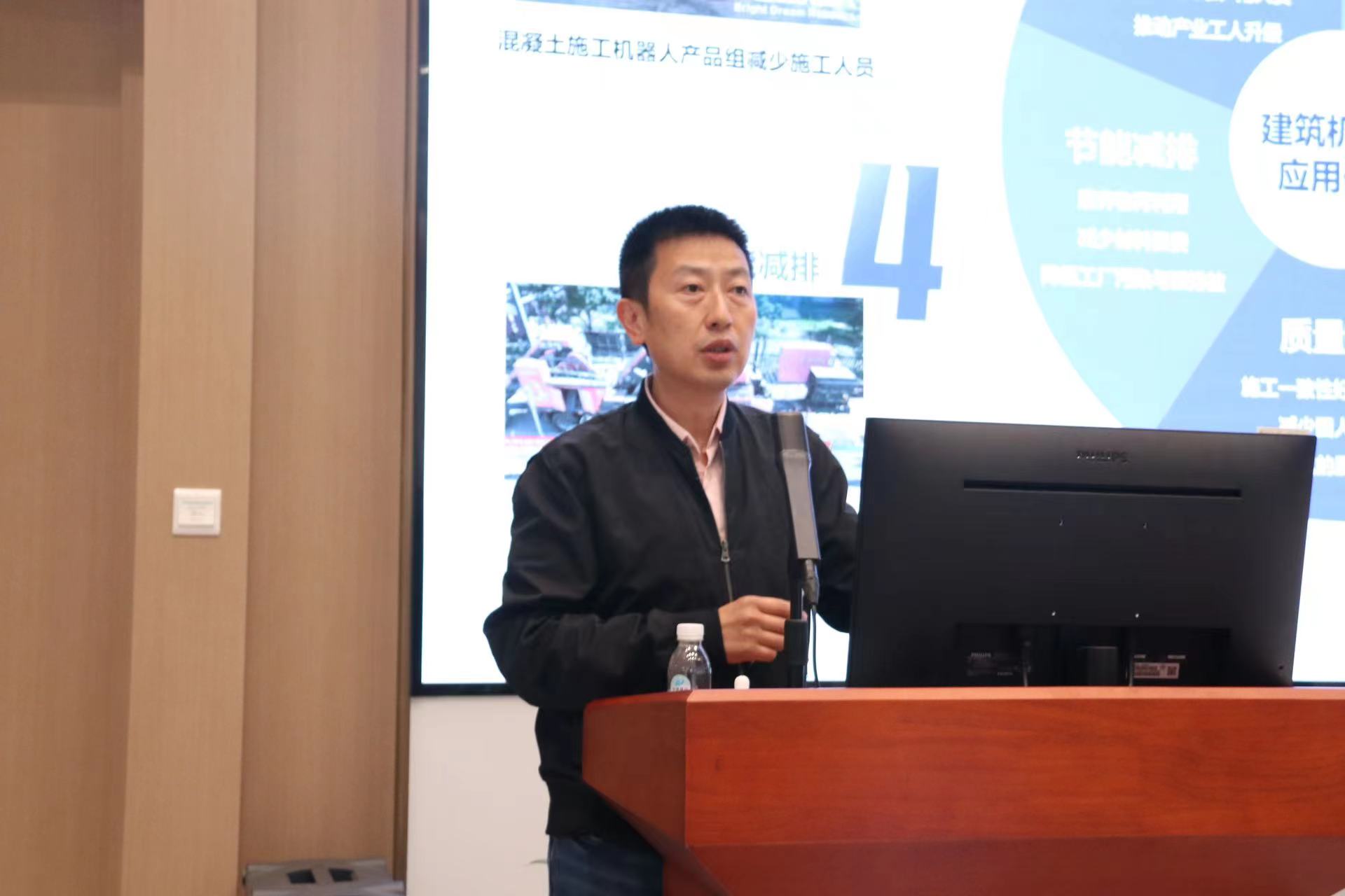 德才集團(tuán)開展2023年度智能建造標(biāo)桿項(xiàng)目培訓(xùn)講座，中建聯(lián)合董事長袁永林參加座談(圖2)